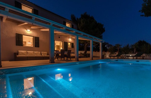Maslinica Villa | Villa Voga - Spacious Property - Seaview, Private Pool, Mediterranien Garden