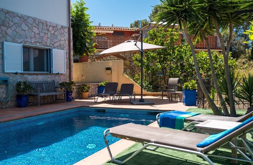 Pals Villa | Villa Vuelta , spacious house with private pool