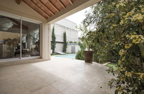 Saint-Laurent-d'Aigouze Villa | Villa with 4 bedrooms and private pool,