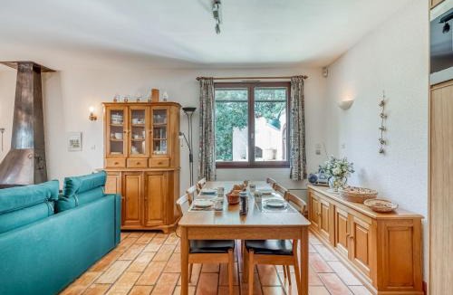 Prades-sur-Vernazobre Villa | Villa w Garden & Guest House