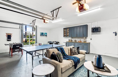 Parkland House | Villa w/pool, games & BBQ