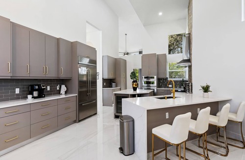 Parkland House | Villa w/pool, games & BBQ