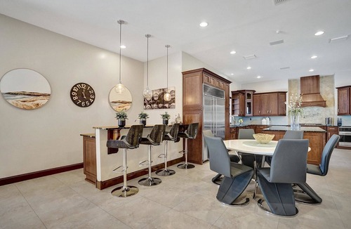 Davie House | Villa w/pool, mini-golf & firepits