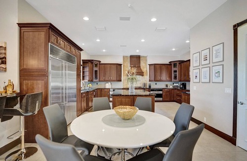 Davie House | Villa w/pool, mini-golf & firepits