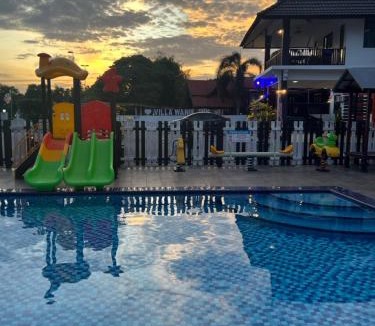 Kampung Merang Hotel | VILLA WANIE INN