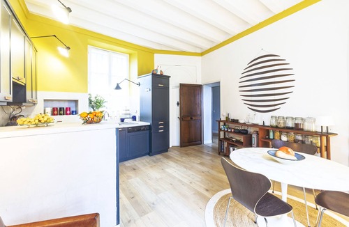 Le Pecq Villa | Villa White Rose- Les Demoiselles at Versailles