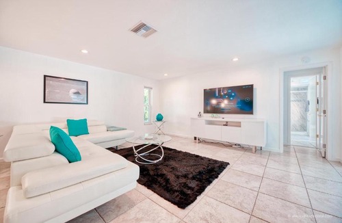 Caloosahatchee Villa | Villa White Shell - beautiful 4 bedroom holiday villa with great boat access