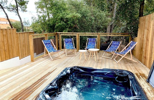 Saint-Vincent-sur-Jard Villa | Villa with sea access and spa