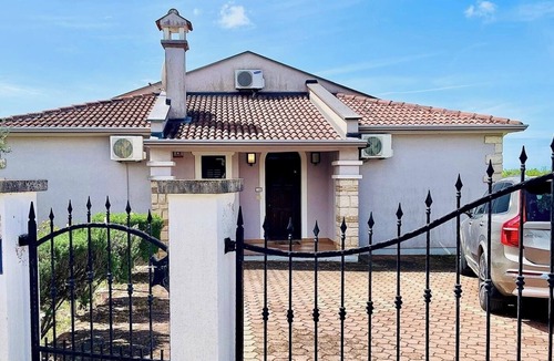 Zbandaj Villa | Villa With A Pool In Tranquil Edge Of Village Setting