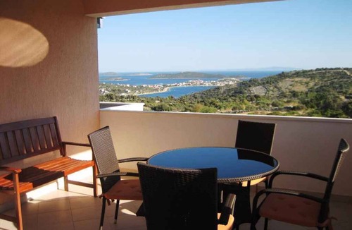 Dvornica Villa | Villa with air conditioning, terrace and outdoor pool