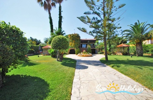 El Roc de Sant Gaieta House | Villa with fabulous private pool, large lawned garden.