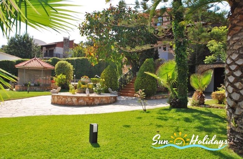 El Roc de Sant Gaieta House | Villa with fabulous private pool, large lawned garden.