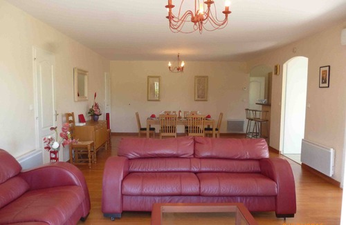 Mortagne-sur-Gironde Villa | Villa With Heated Private Pool