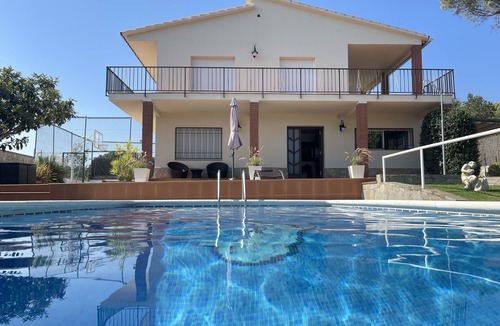 Vidreres House | Villa with garden and private pool near the beach