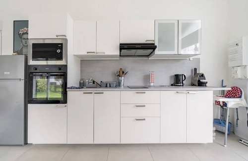 Halluin House | Villa with garden and private parking