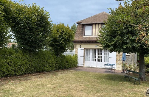 Cabourg House | Villa with Garden in Cabourg, Near Beach and Center