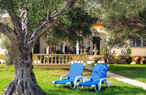 Vinaros House | Villa with great garden and pool