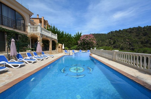 Lloret de Mar Villa | Villa with heated pool and jacuzzi, fantastic sea views, air conditioning