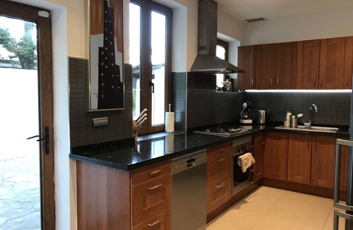 Atalaya-Isdabe Villa | Villa with Heated Pool and Jacuzzi close to Puerto Banus and Beach