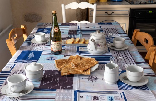 Guilvinec Villa | Villa with heated pool 900m from the sandy beach