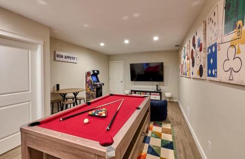 McMinnville House | Villa with Hot Tub, Firepit and Game room