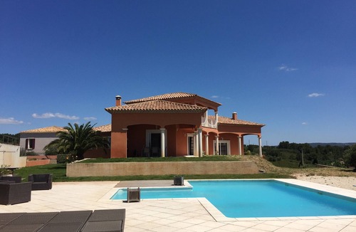Bouzigues Villa | Villa with infinity spa pool and breathtaking views