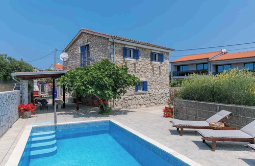 Brzac Villa | Villa with internet, washing machine and an outdoor pool