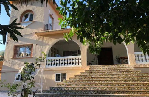 Godella Ski Chalet | Villa with luxurious swimming pool 10' from Valencia