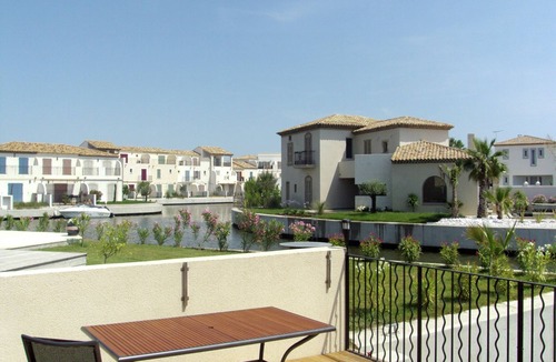 Aigues-Mortes Villa | Villa with Marina View