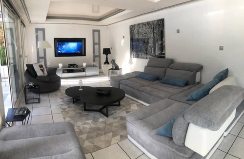 Dampierre-les-Bois Cabin | Villa with private pool, sauna and Jacuzzi.