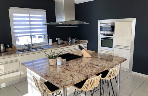 Pezilla-la-Riviere Villa | Villa with pool: modern and spacious - 12 travellers