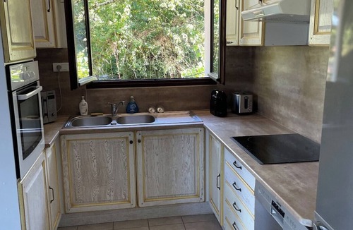 Conjux Villa | Villa with panoramic lake view close to the beach