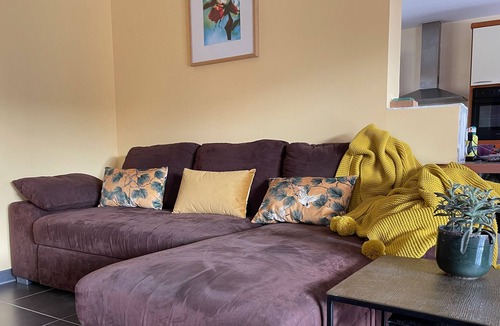 Cessenon-sur-Orb Villa | Villa with pool and view of mountains - fully accessible