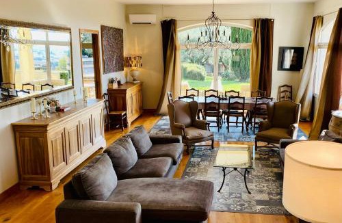 Chateauneuf-du-Pape House | Villa With Pool In Châteauneuf-Du-Pape