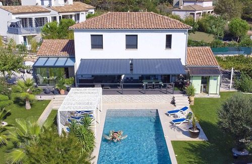 Bagnols-en-Foret Villa | Villa with pool for discerning connoisseurs