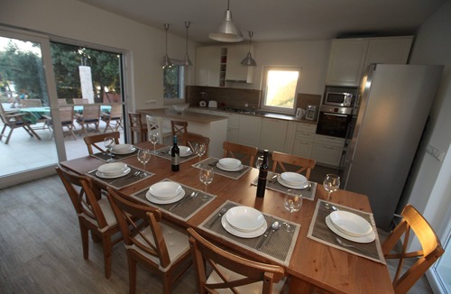 Verunic Villa | Villa with pool by the sea, 5 bedroom
