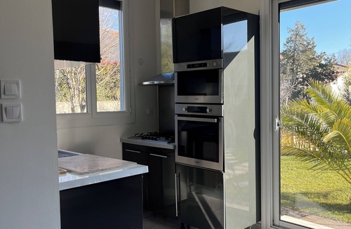 Carpentras Villa | Villa with pool and air conditioning