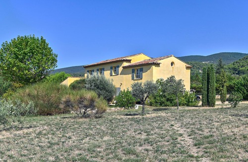 Cucuron House | Villa with pool and garden