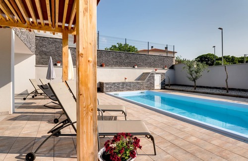 Pinezici Villa | Villa with pool, beach, quiet location - TRAVELER Reisebüro Krk - ID 2164
