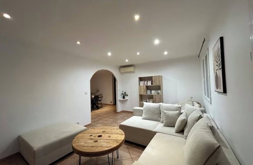 Bellegarde Villa | Villa with pool between land and sea