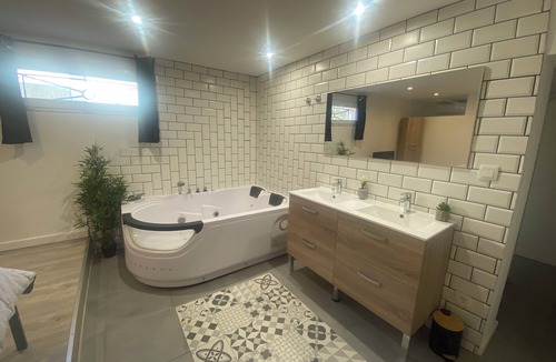 Bellegarde Villa | Villa with pool between land and sea