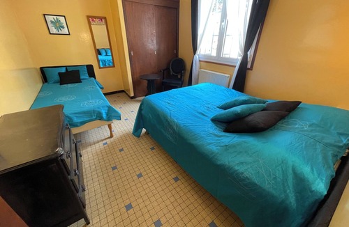 Ayzac-Ost Bed & Breakfast | Villa with pool facing the mountains