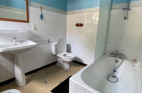 Ayzac-Ost Bed & Breakfast | Villa with pool facing the mountains