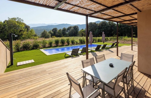 Ghisonaccia House | Villa with pool