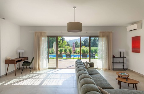 Ghisonaccia House | Villa with pool