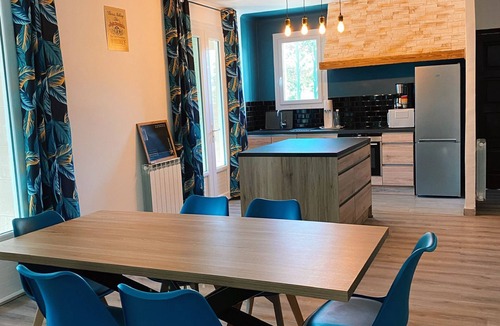 Saint-Quentin-la-Poterie House | Villa with pool