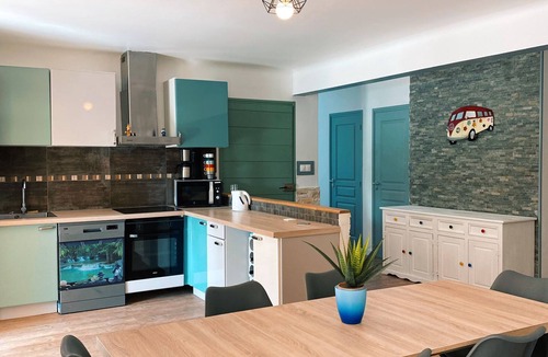 Saint-Quentin-la-Poterie House | Villa with pool