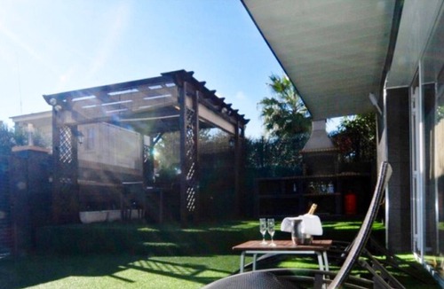 Pineda de Mar House | VILLA WITH POOL, GARDEN, BARBECUE, SOLÁRIUM, 900 METERS FROM THE BEACH,