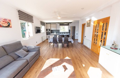 Can Vinyals Villa | Villa with pool, garden & billiards near Barcelona