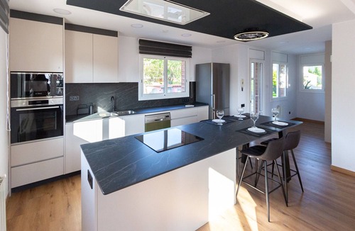 Can Vinyals Villa | Villa with pool, garden & billiards near Barcelona